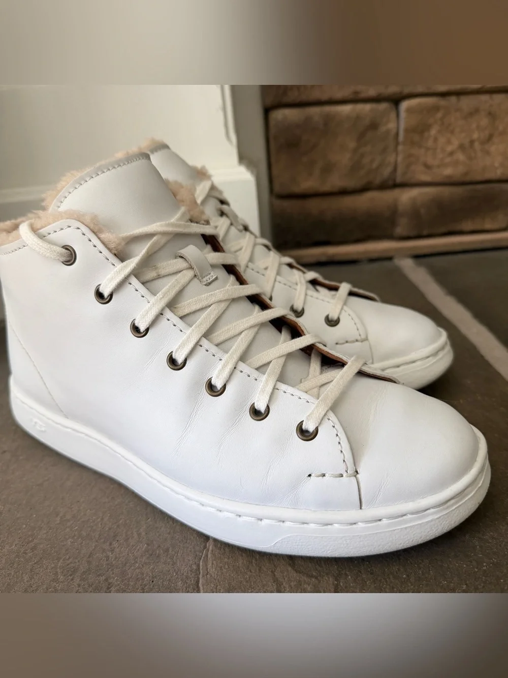 UGG Pismo High Top Cozy Ankle Sneaker White Lace Up Mens Size 8 US